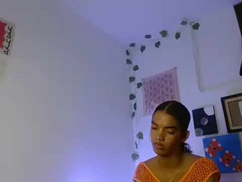 Snapshot of Melody200420 chatting on 10-10-25, 01:21 Melody200420 online show from 10-10-25, 01:21