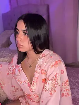 Snapshot of Emily-14 chatting on 12-13-24, 06:31 Emily-14 online show from 12-13-24, 06:31