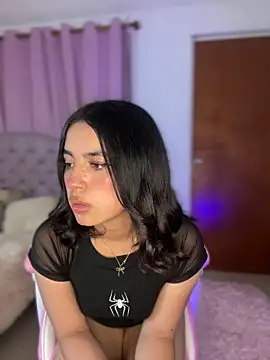 Snapshot of Emily-14 chatting on 12-19-24, 08:02 Emily-14 online show from 12-19-24, 08:02