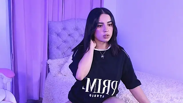 Snapshot of Emily-14 chatting on 12-30-24, 05:26 Emily-14 online show from 12-30-24, 05:26