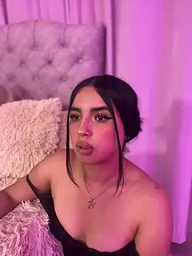 Snapshot of Emily-14 chatting on 01-09-25, 07:52 Emily-14 online show from 01-09-25, 07:52