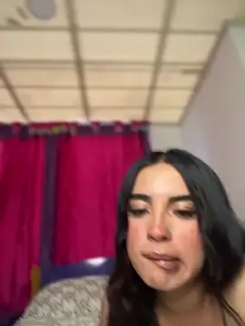 Snapshot of Emily-14 chatting on 02-06-25, 10:10 Emily-14 online show from 02-06-25, 10:10