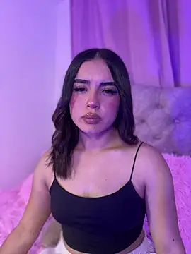 Snapshot of Emily-14 chatting on 02-11-25, 07:02 Emily-14 online show from 02-11-25, 07:02