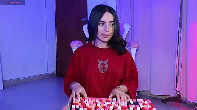 Snapshot of Emily-14 chatting on 03-02-25, 06:59 Emily-14 online show from 03-02-25, 06:59