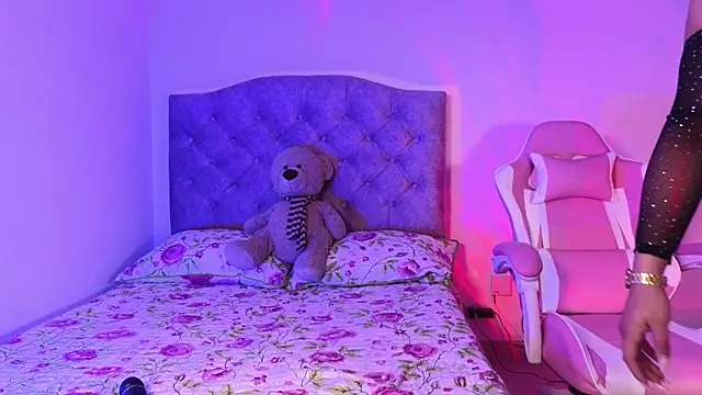 Snapshot of Emily-14 chatting on 03-05-25, 05:50 Emily-14 online show from 03-05-25, 05:50