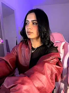 Snapshot of Emily-14 chatting on 09-13-25, 03:50 Emily-14 online show from 09-13-25, 03:50