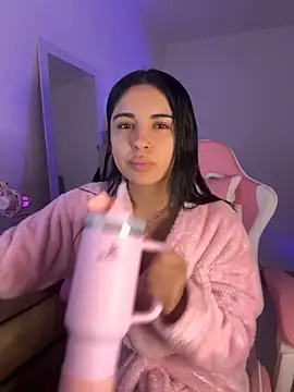 Snapshot of Emily-14 chatting on 09-15-25, 12:43 Emily-14 online show from 09-15-25, 12:43