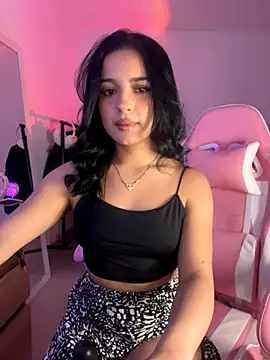 Snapshot of Emily-14 chatting on 09-18-25, 11:07 Emily-14 online show from 09-18-25, 11:07