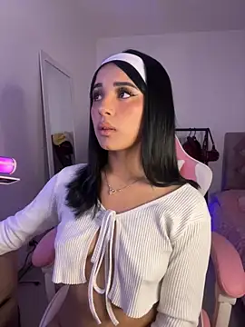 Snapshot of Emily-14 chatting on 09-25-25, 02:15 Emily-14 online show from 09-25-25, 02:15