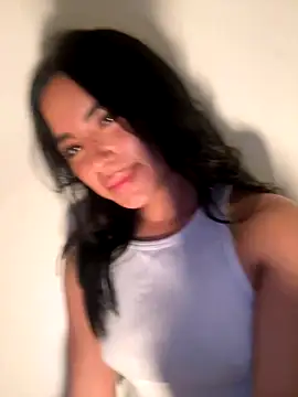 Snapshot of Emily-14 chatting on 10-26-25, 02:28 Emily-14 online show from 10-26-25, 02:28