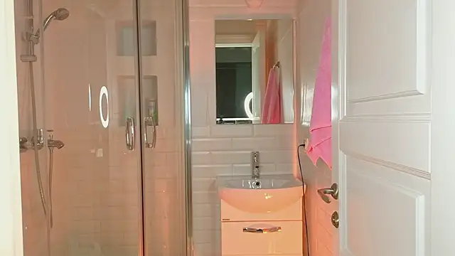 Mia Mia M online show from 01-07-25, 06:05