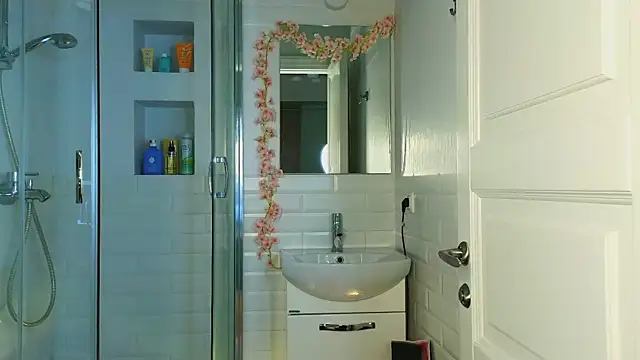 Mia Mia M online show from 03-06-25, 05:46