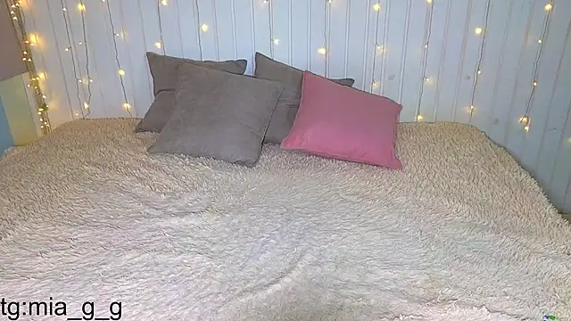 Mia Mia M online show from 09-22-25, 07:21