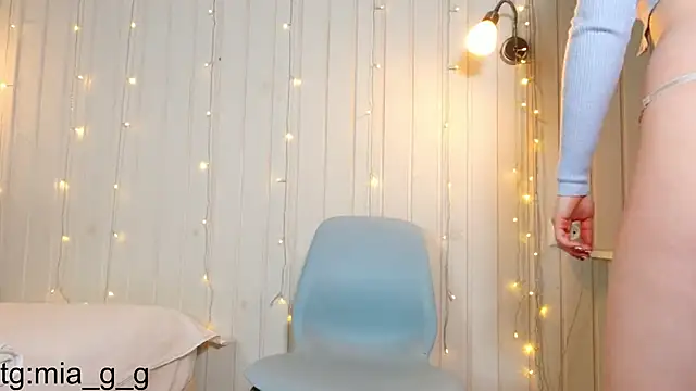 Snapshot of Mia_Mia_M chatting on 10-30-25, 06:26 Mia Mia M online show from 10-30-25, 06:26