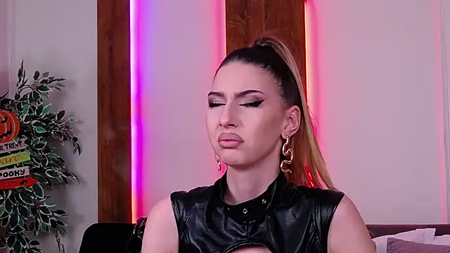 Snapshot of SkylerSpark chatting on 10-30-25, 08:53 SkylerSpark online show from 10-30-25, 08:53