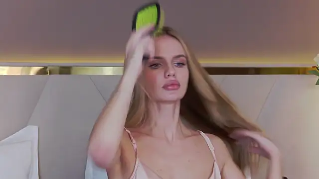 Snapshot of KristinaMaers chatting on 01-22-25, 03:31 KristinaMaers online show from 01-22-25, 03:31