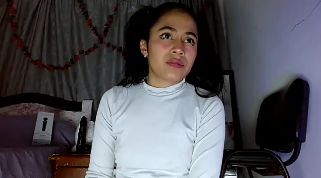 Snapshot of brihanna_lena chatting on 03-03-25, 04:36 brihanna lena online show from 03-03-25, 04:36