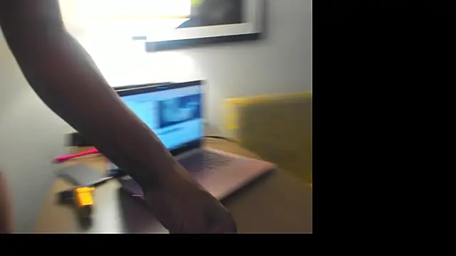 Snapshot of LuckiXCX chatting on 01-08-25, 08:27 LuckiXCX online show from 01-08-25, 08:27