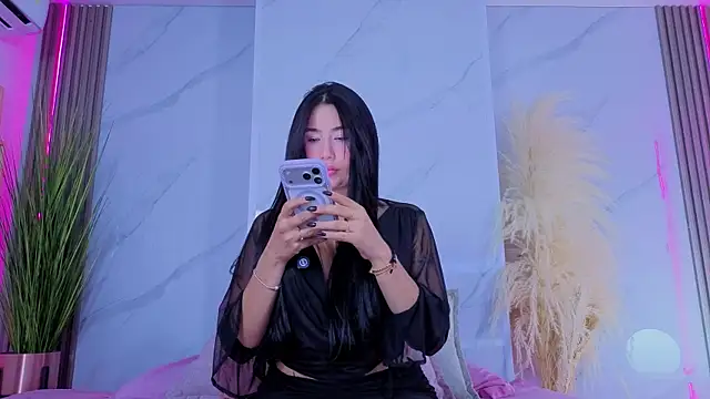 Snapshot of Chlooee__ chatting on 04-28-26, 01:26 Chlooee online show from 04-28-26, 01:26