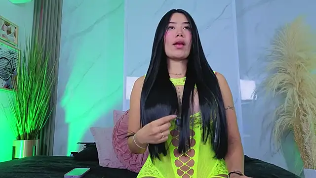 Snapshot of Chlooee__ chatting on 05-04-26, 02:29 Chlooee online show from 05-04-26, 02:29