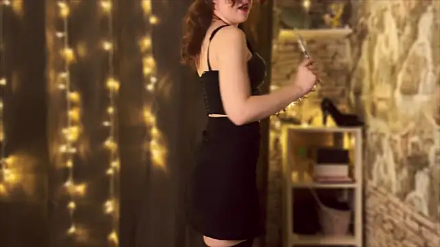 Snapshot of LaurenRossss chatting on 12-17-24, 10:11 LaurenRossss online show from 12-17-24, 10:11