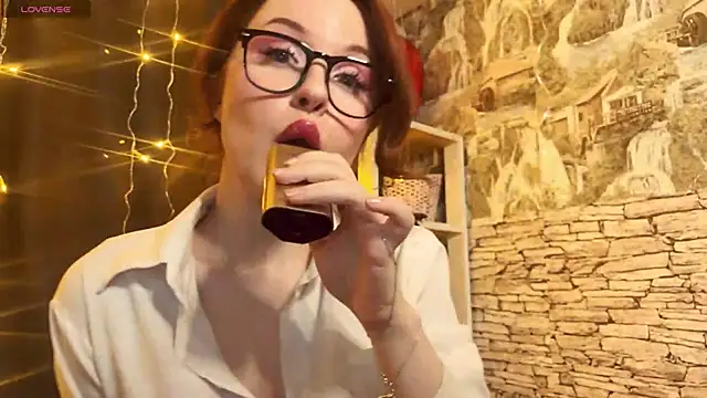 Snapshot of LaurenRossss chatting on 02-12-25, 10:48 LaurenRossss online show from 02-12-25, 10:48