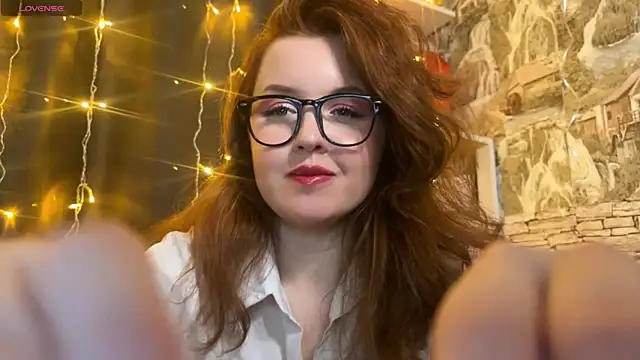 Snapshot of LaurenRossss chatting on 02-13-25, 02:12 LaurenRossss online show from 02-13-25, 02:12