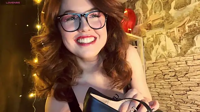 Snapshot of LaurenRossss chatting on 02-22-25, 11:24 LaurenRossss online show from 02-22-25, 11:24