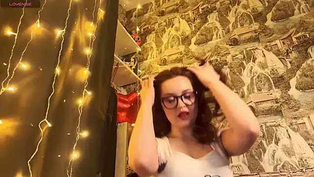 Snapshot of LaurenRossss chatting on 02-25-25, 11:33 LaurenRossss online show from 02-25-25, 11:33