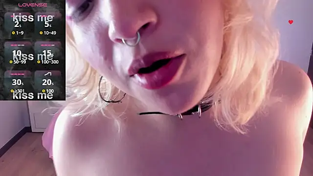 Snapshot of lady_noize chatting on 02-28-25, 11:01 lady noize online show from 02-28-25, 11:01