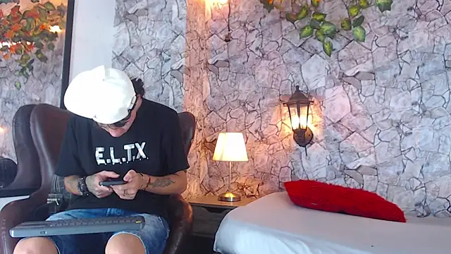 Snapshot of Samuel_Hilton chatting on 12-13-24, 10:19 Samuel Hilton online show from 12-13-24, 10:19