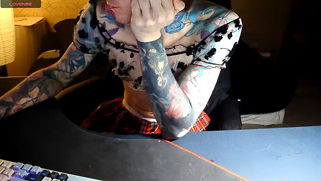 Snapshot of Julia_dolls chatting on 11-22-25, 05:45 Julia dolls online show from 11-22-25, 05:45