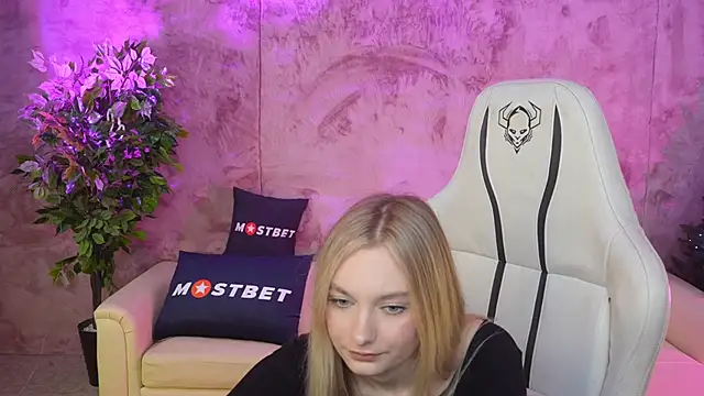 Snapshot of Ewa_Pearl chatting on 01-06-25, 01:52 Ewa Pearl online show from 01-06-25, 01:52