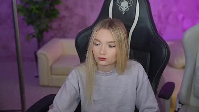 Snapshot of Ewa_Pearl chatting on 03-02-25, 07:43 Ewa Pearl online show from 03-02-25, 07:43