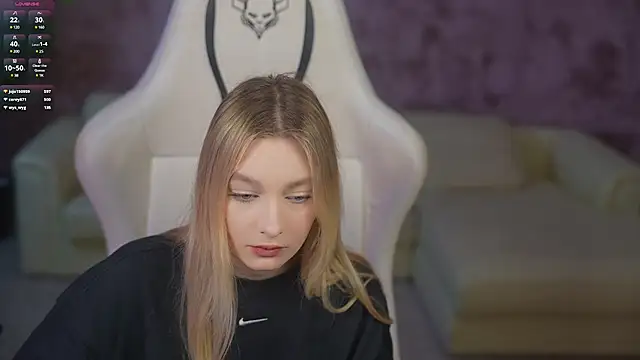 Snapshot of Ewa_Pearl chatting on 03-10-25, 07:21 Ewa Pearl online show from 03-10-25, 07:21