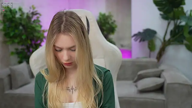 Snapshot of Ewa_Pearl chatting on 03-11-25, 07:37 Ewa Pearl online show from 03-11-25, 07:37