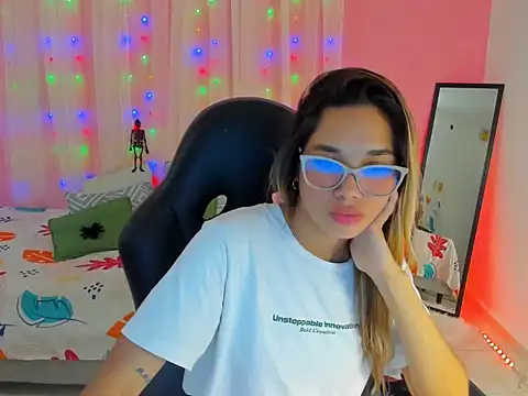 Snapshot of davinacaro chatting on 10-20-25, 03:40 davinacaro online show from 10-20-25, 03:40