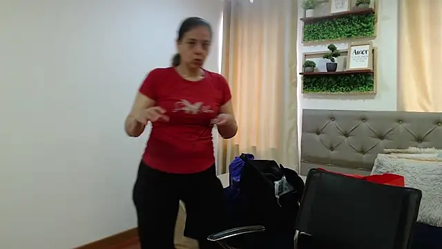 Snapshot of sasi_luna chatting on 05-13-26, 01:41 sasi luna online show from 05-13-26, 01:41