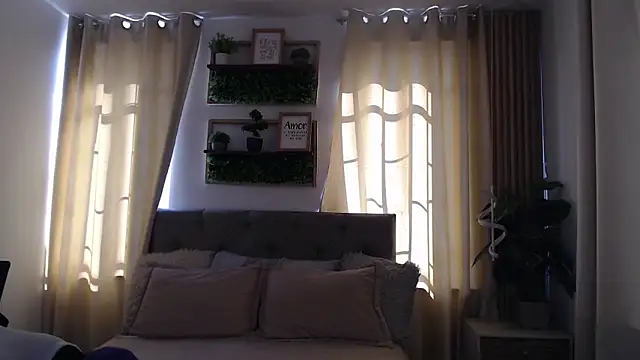 Snapshot of sasi_luna chatting on 05-18-26, 01:28 sasi luna online show from 05-18-26, 01:28