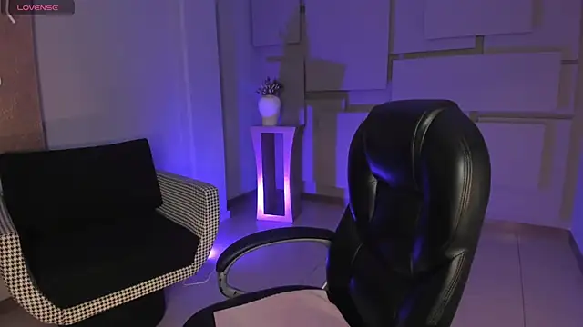 MiaFarrell  online show from 11-20-25, 06:18