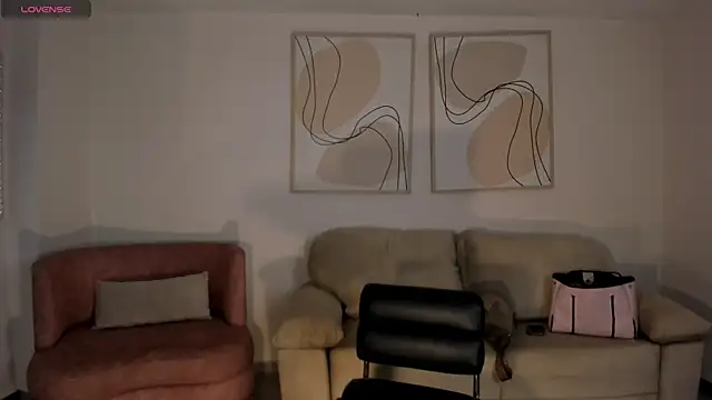 Snapshot of IsabelBornner chatting on 05-17-26, 11:17 IsabelBornner online show from 05-17-26, 11:17