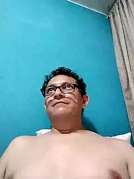 Snapshot of Bombi22 chatting on 12-16-24, 05:17 Bombi22 online show from 12-16-24, 05:17