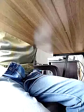 Snapshot of Bombi22 chatting on 12-31-24, 03:42 Bombi22 online show from 12-31-24, 03:42