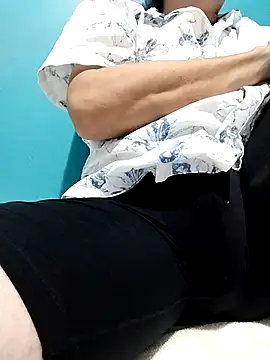 Snapshot of Bombi22 chatting on 01-02-25, 04:30 Bombi22 online show from 01-02-25, 04:30