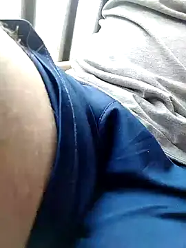 Snapshot of Bombi22 chatting on 01-04-25, 03:39 Bombi22 online show from 01-04-25, 03:39