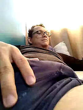 Snapshot of Bombi22 chatting on 01-05-25, 03:34 Bombi22 online show from 01-05-25, 03:34