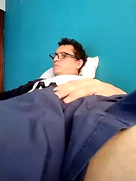 Snapshot of Bombi22 chatting on 01-07-25, 06:24 Bombi22 online show from 01-07-25, 06:24