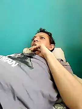 Snapshot of Bombi22 chatting on 01-12-25, 03:14 Bombi22 online show from 01-12-25, 03:14