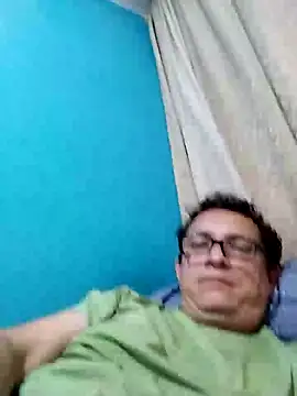 Snapshot of Bombi22 chatting on 01-14-25, 04:57 Bombi22 online show from 01-14-25, 04:57