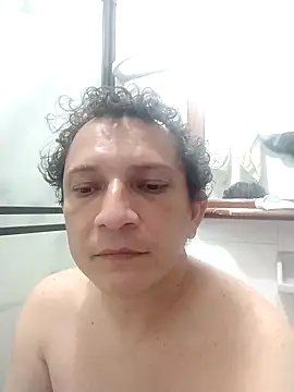 Snapshot of Bombi22 chatting on 02-09-25, 03:01 Bombi22 online show from 02-09-25, 03:01